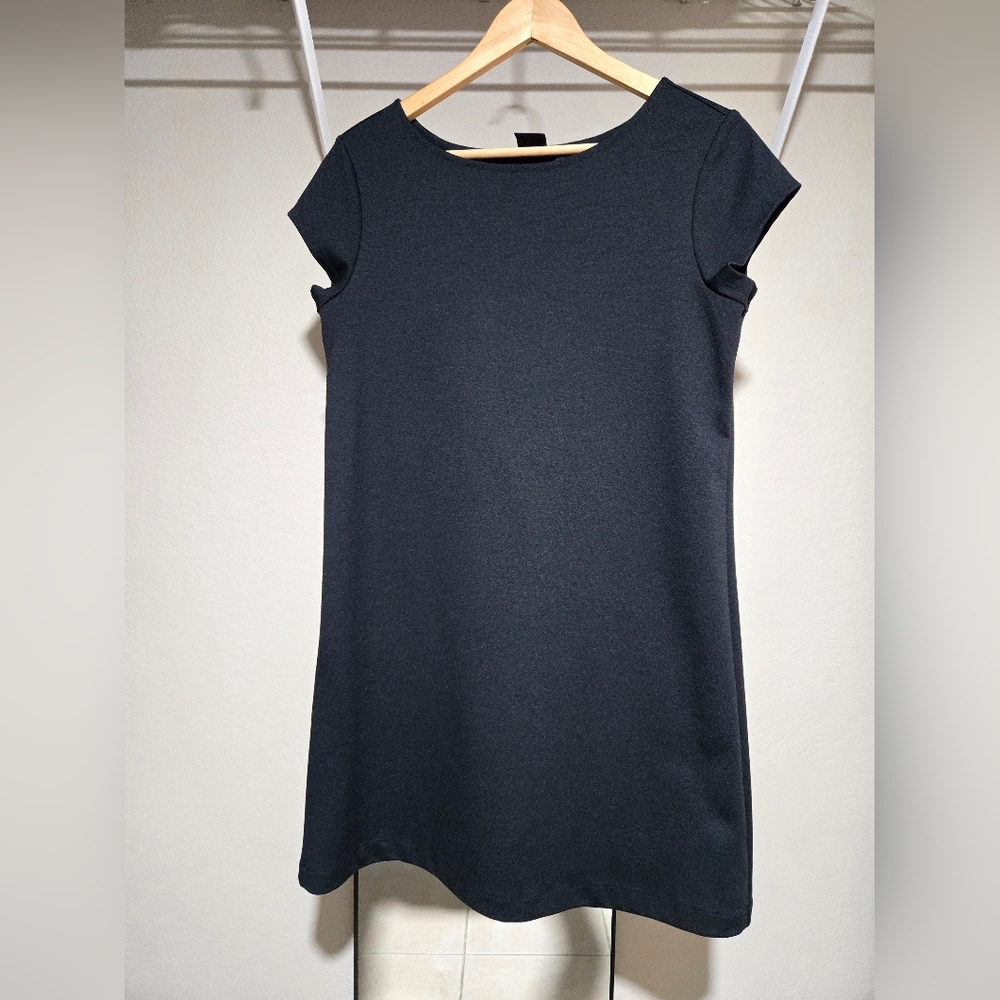 GAP Black Tee with Branded Neck Label